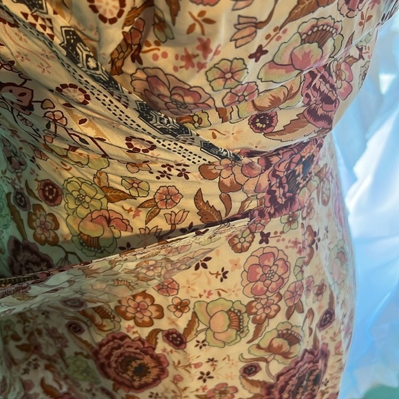 Pretty Garden floral wrap maxi. - Picture 6 of 13